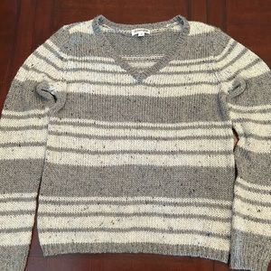 Women’s gray and white sweater